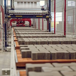 ANALIZA: Dezvoltare pe piata de pavaje si pavele: afaceri si investitii mai mari