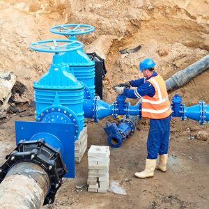 REC: Contracte de supervizare de 77 milioane lei pentru extinderea retelelor de apa