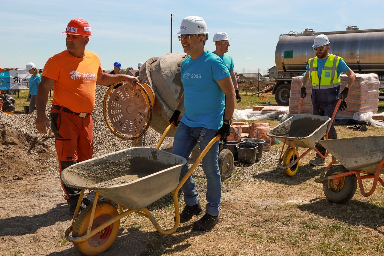 15_05_habitat-for-humanity-ceo-build-1