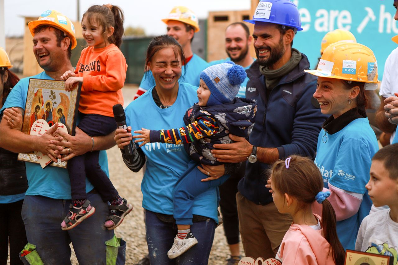 16_07_habitat-for-humanity-romsnia-locuinte-voluntariat_4